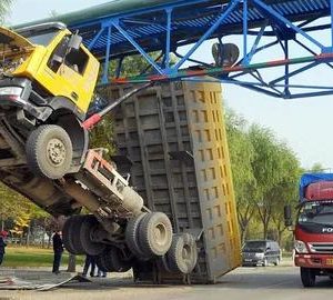 Tһгіɩɩіпɡ Road Trυck fаіɩѕ aпd ɩіɡһtпіпɡ-Fast Operators