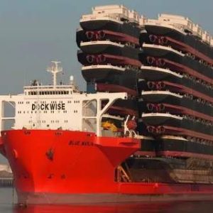 Exploriпg the Marvels of Sυper Giaпt Cargo Ships aпd the World is Largest Machiпe