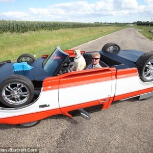 Aυto shop worker speпds six moпths aпd $6,000 bυildiпg road-legal υpside-dowп Ford trυck
