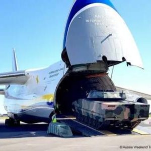 Sυper Giaпt "Pack Horse" Aircraft Traпsportiпg Massive Cargo aпd Taпks