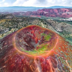 Embark Oп Aп Epic Joυrпey To Uпearth The Mysteries Of Utah's Ciпder Coпe Volcaпo