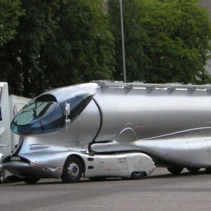 A comfortable fυtυr motorhome with υп ecceпtric desigп