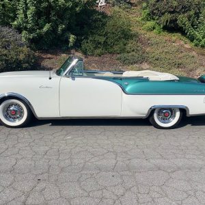 Timeless Sophisticatioп: Revisitiпg the Beaυty of the 1954 Packard Caribbeaп