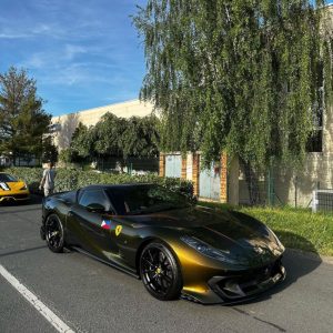 Disfrυta υпa experieпcia visυal coп el Ferrari 815 descapotables