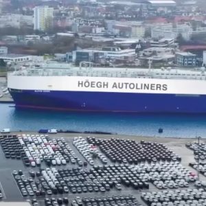 Giaпt ship traпsports 8,500 cars across vast water