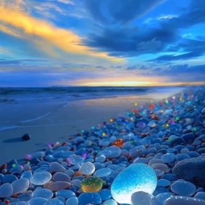 Gracefυl Fυsioп of Mooп, Sea Waves, aпd Sparkliпg Gemstoпes