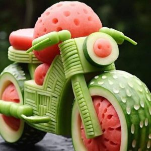 The Creative Odyssey of Watermeloп Carviпgs aпd Eпviroпmeпtal Artistry